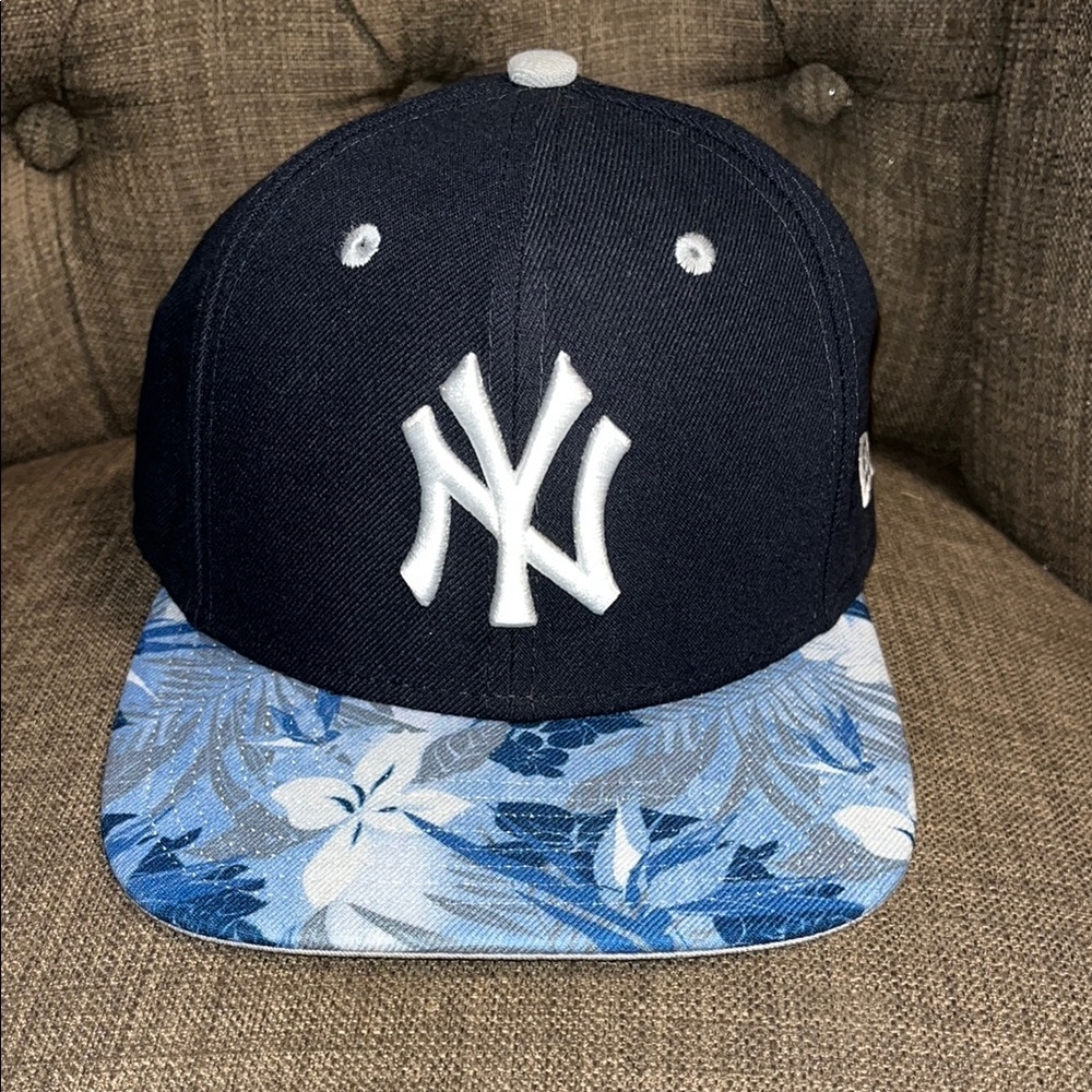 Women's New York Yankees Navy with floral lid